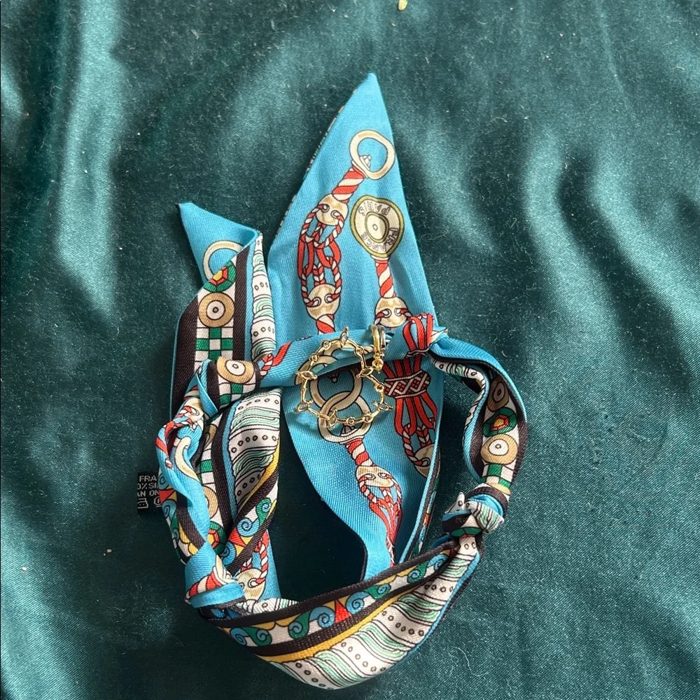 100% silk. Made in France. High quality scarf bracelet. With gold heart pendant! - Picture 15 of 16
